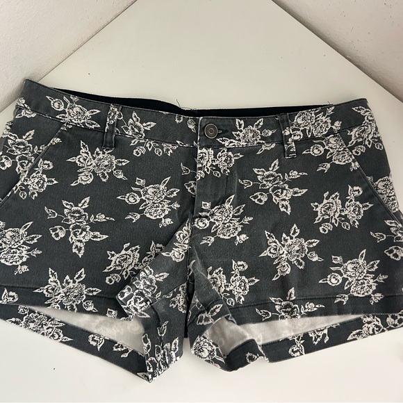 Floral Gray Women's Shorts - Picture 1 of 2
